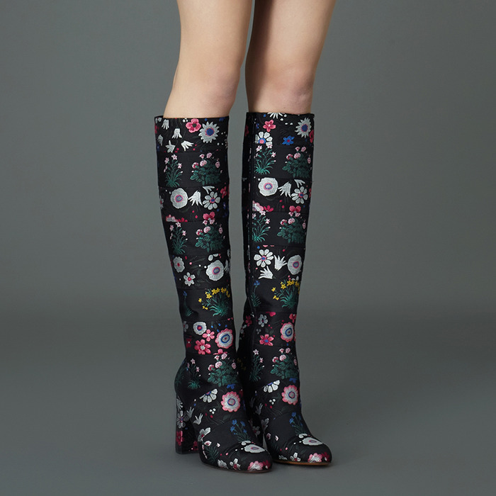 Valentino。